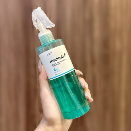 تونر ضد جوش و تسکین دهنده آزلائیک اسید و نیاسینامید مدی کیوب Medicube Azelaic Acid Niacinamide Clear Toner